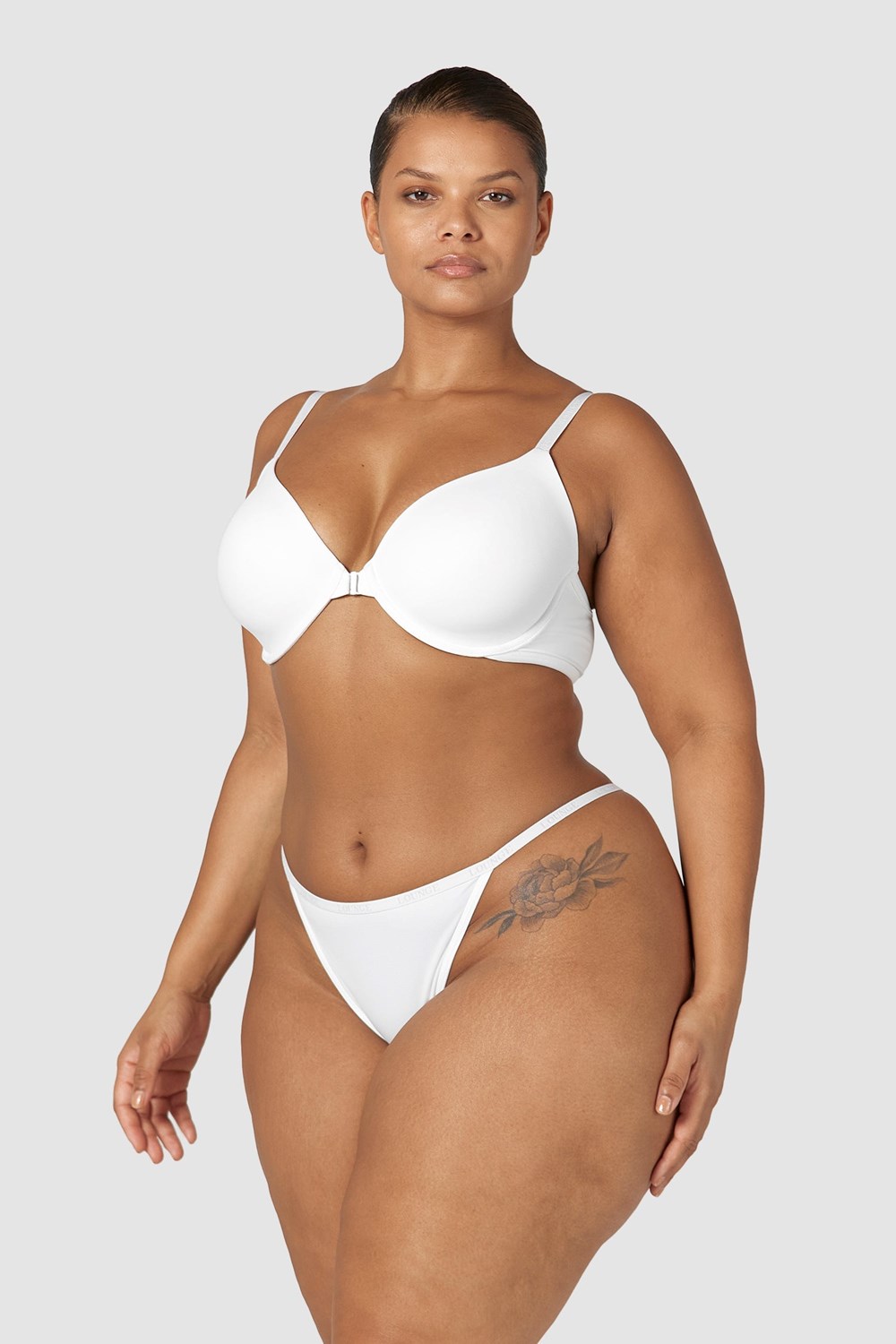 Lounge Underwear Smooth Front Fastsättning T-shirt Bra & String/Briefs Set Vita | SWQR-10976