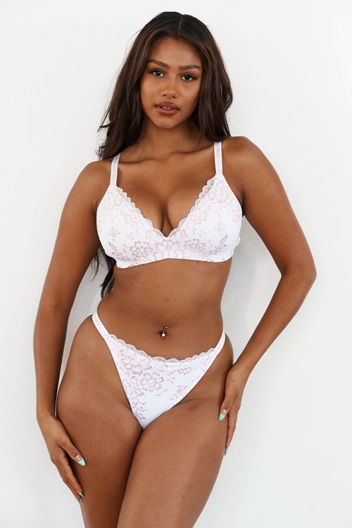 Lounge Underwear Spets Magic Bra & String Set Vita | LIBN-23704
